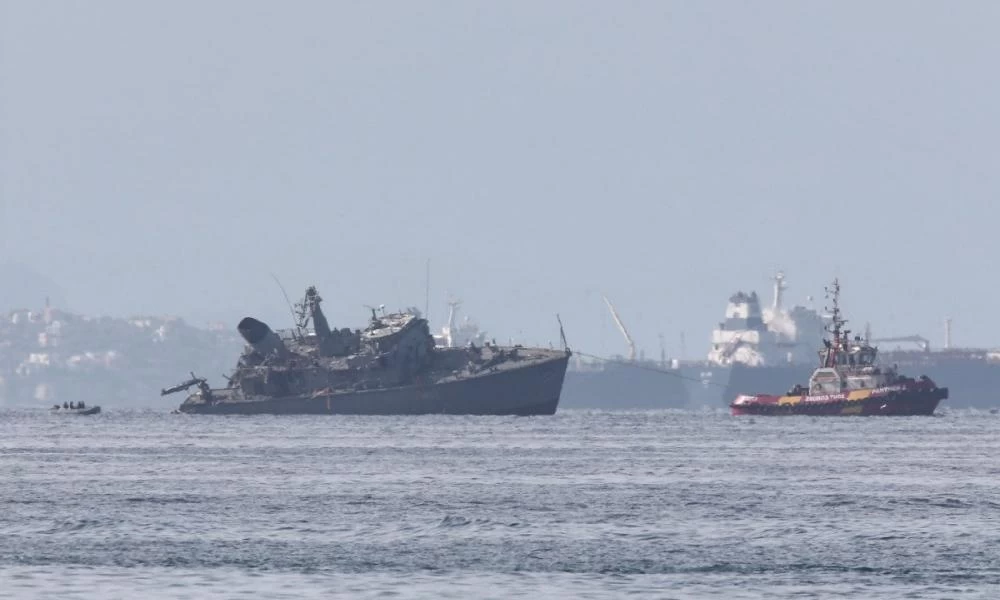 Καρέ καρέ η ρυμούλκηση του «Καλλιστώ» - Δείτε τι απέμεινε από το ναρκοθηρευτικό